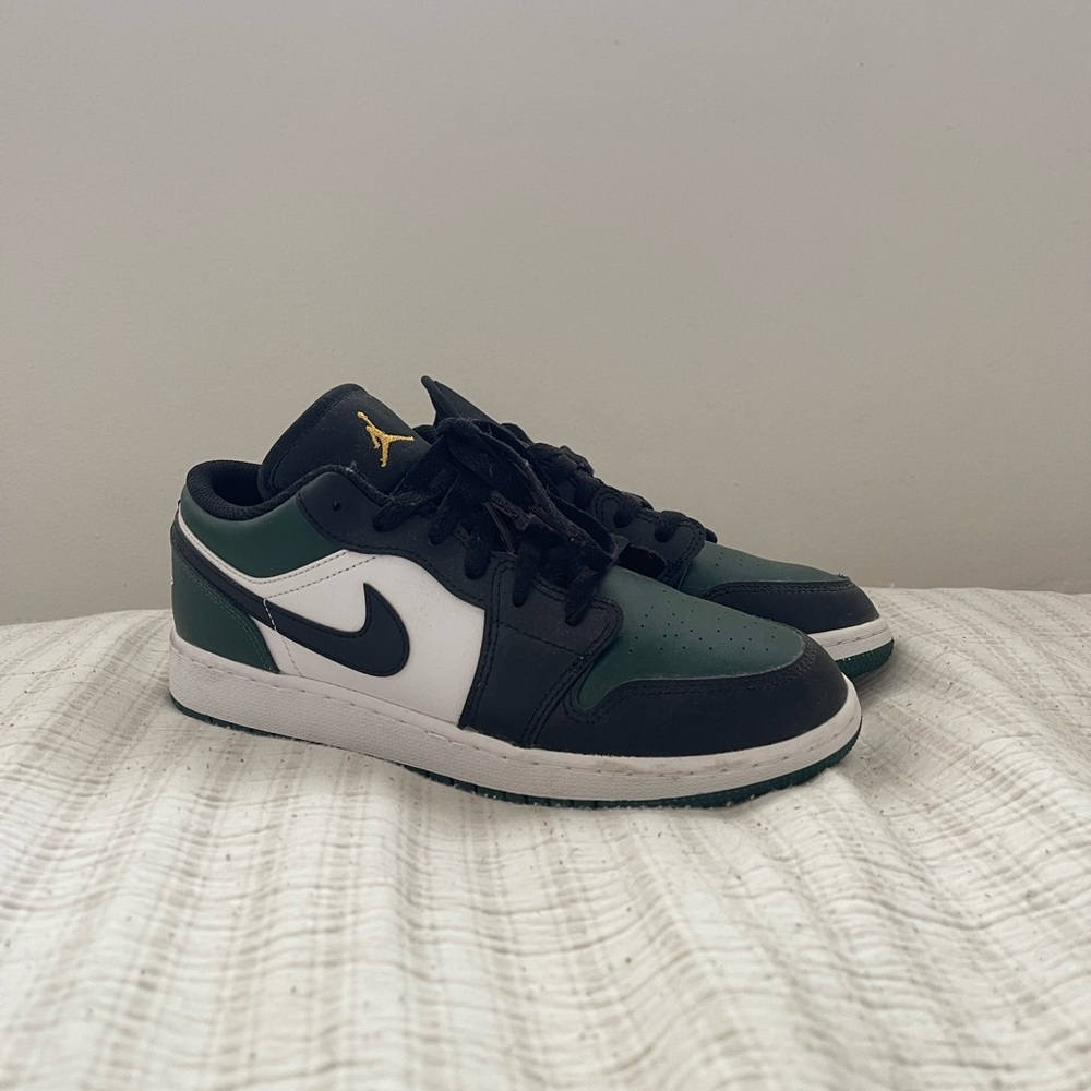 Nike Green and Black Sneakers